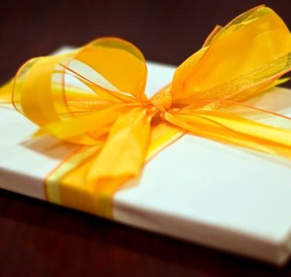 7 Surprising & Budget-friendly Wedding Anniversary Gifts for Husband