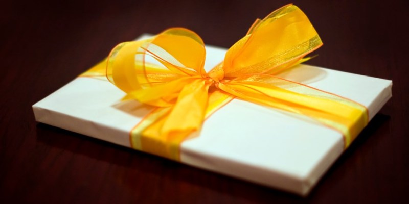 7 Surprising & Budget-friendly Wedding Anniversary Gifts for Husband