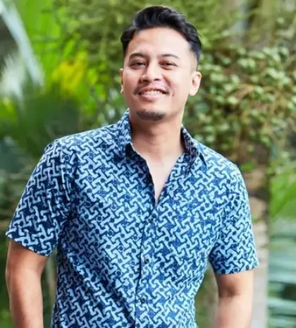 Men's Batik Shirt Models that are Suitable for Various Occasions