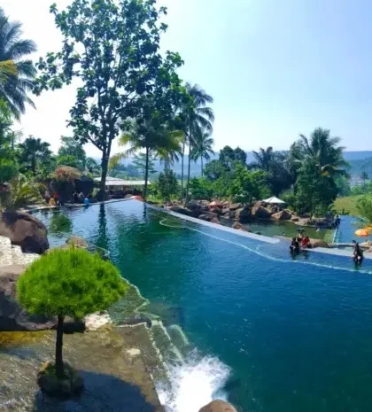 Purwakarta Stone Park, Natural Pool Tourism with Natural Charm at the Foot of Mount Burangrang