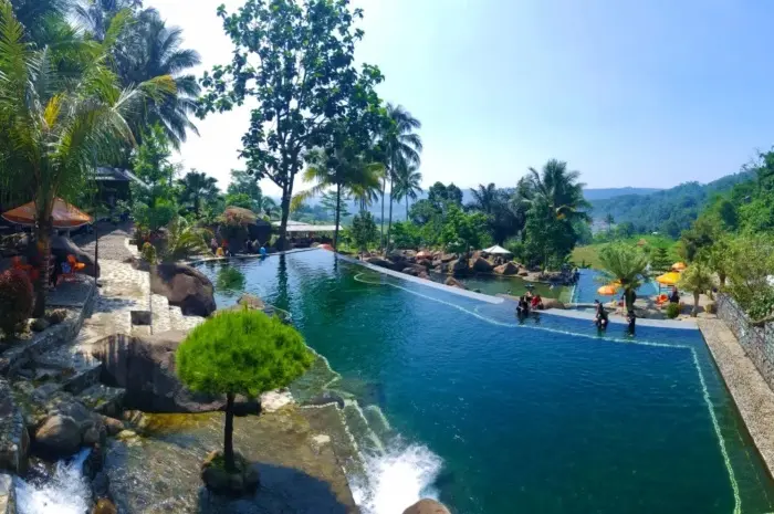 Purwakarta Stone Park, Natural Pool Tourism with Natural Charm at the Foot of Mount Burangrang