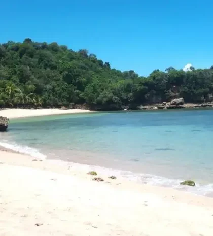 Pasir Panjang Beach in Singkawang A Favorite Destination for Relaxation with Exotic Ocean Views