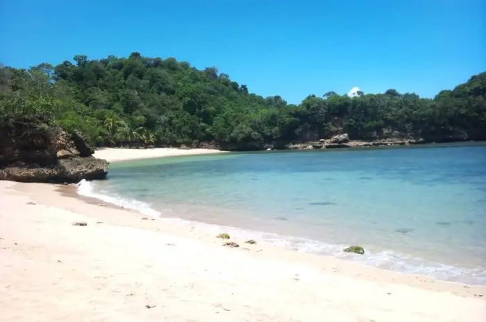 Pasir Panjang Beach in Singkawang A Favorite Destination for Relaxation with Exotic Ocean Views