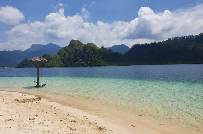 Pasumpahan Island